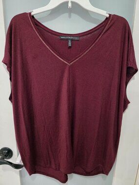 White House Black Market Burgundy‎ V Neck Top Women’s XL Gold Trim Detail